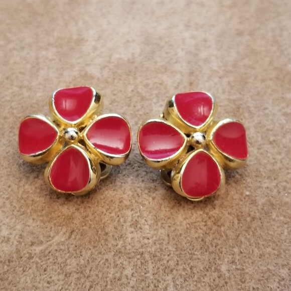 Vintage SPHINX Red Enamel Four-Leaf Clover Clip Earrings – Gold-Tone Lucky Charm - Picture 2 of 7